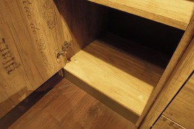 Шкаф для белья «Пилигрим» (Дуб Каньон светлый, Фон серый) в Берёзовке - beryozovka.katalogmebeli.com | фото 5